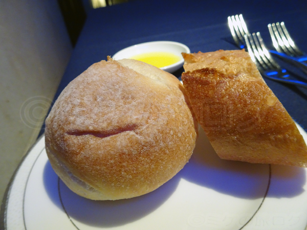 熱海温泉　ホテルミクラス　夕食　パン
