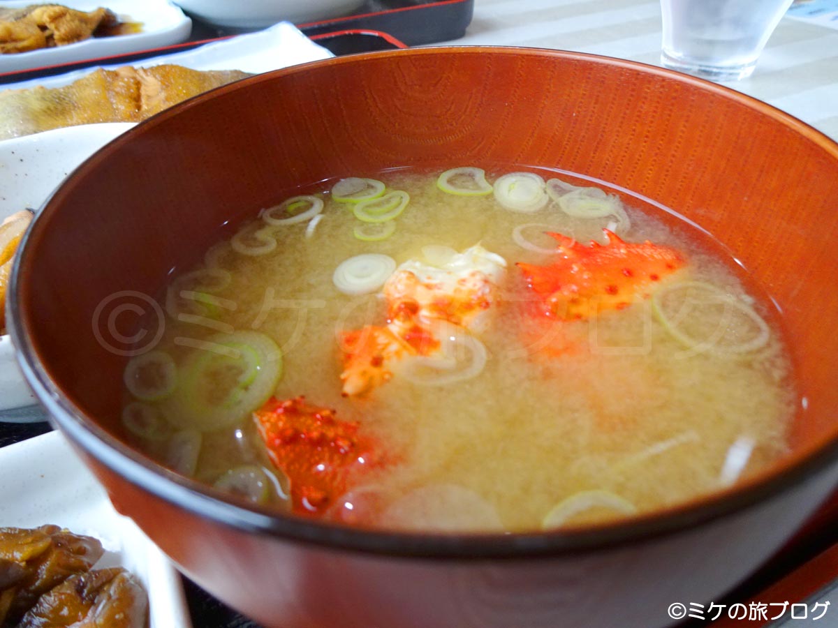 レイクサンセット　夕食　花咲ガニの味噌汁
