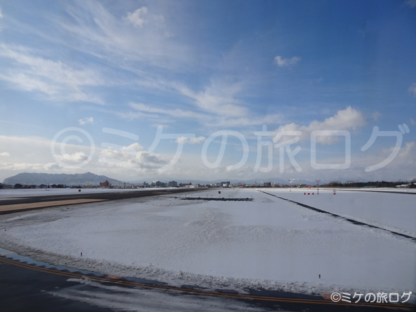 函館空港 滑走路　雪