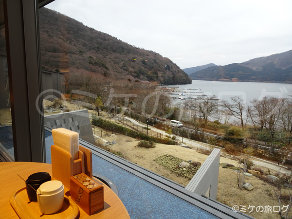 箱根・芦ノ湖はなをり 朝食　芦ノ湖がよく見える席
