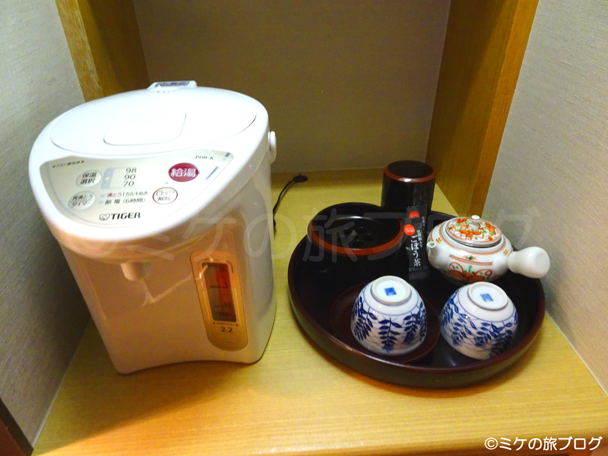 章月グランドホテルの部屋のお茶セット