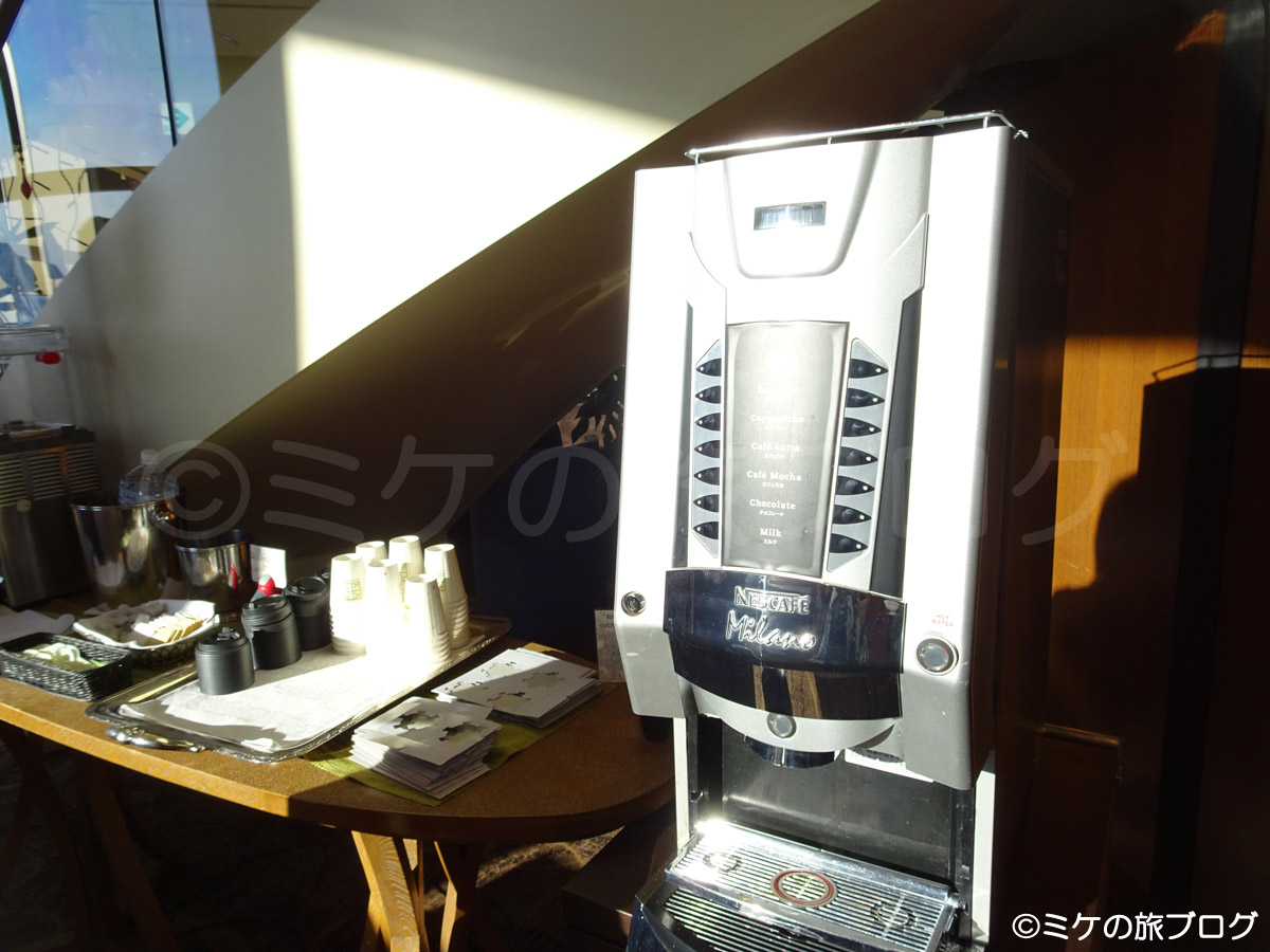 JRタワーホテル日航札幌,「SKY J」の朝食。持ち帰り用の飲み物。