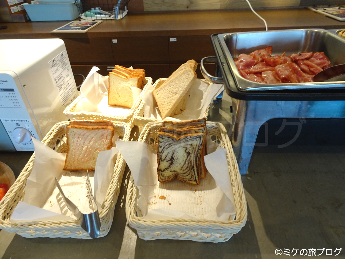 伊丹・大阪空港内のレストラン、「ノースショアカフェアンドダイニング」の洋食バイキングのパン