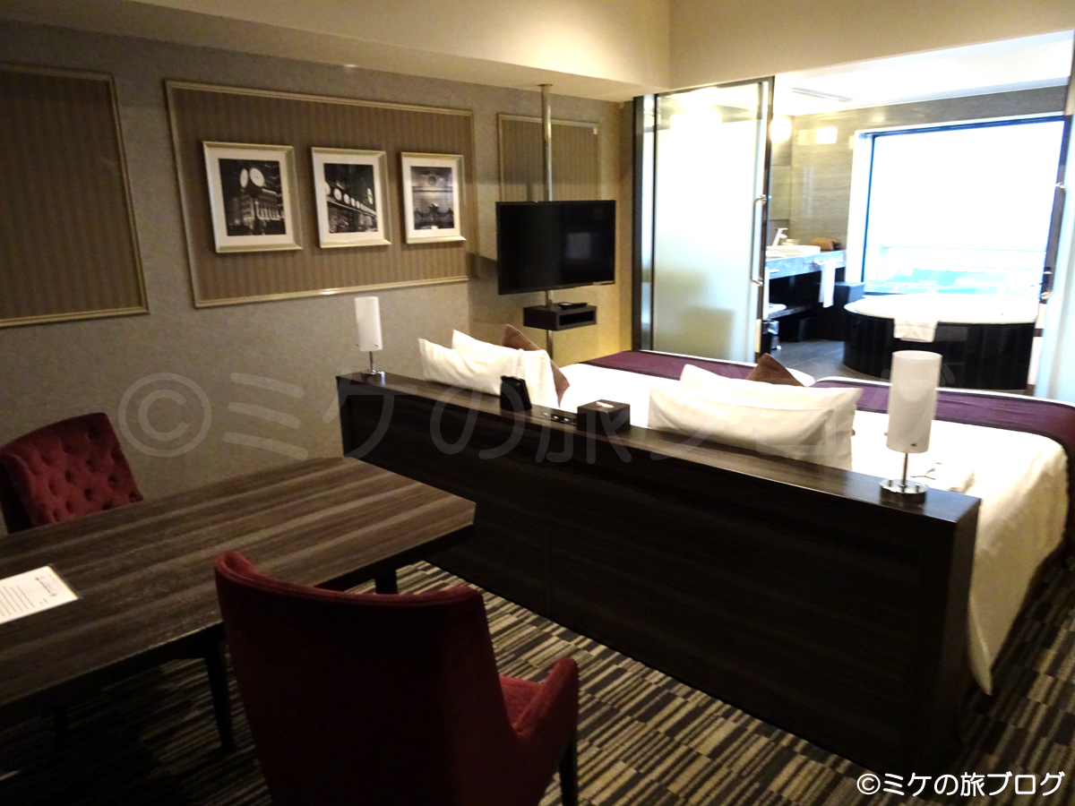 「ザ パーク フロント ホテル アット ユニバーサル・スタジオ・ジャパン」のビューバスタイプの部屋の様子