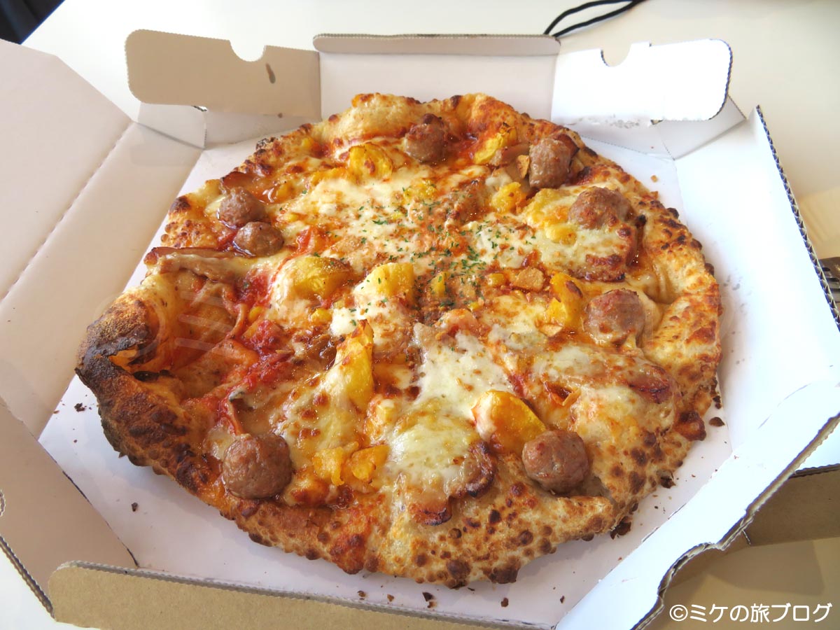 道の駅「230ルスツ」内の「ピザドゥ」のピザ