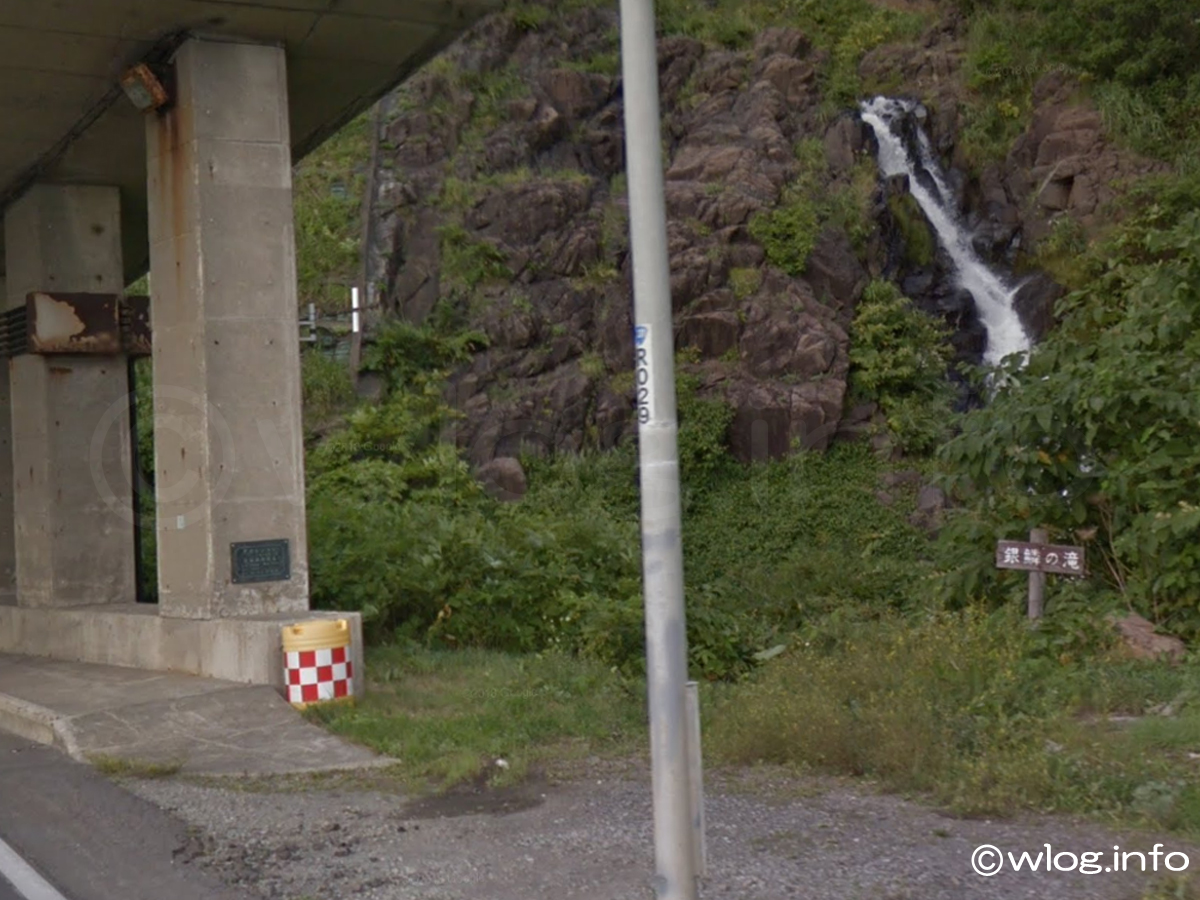 231号線の黒岩トンネル横にある銀鱗の滝
