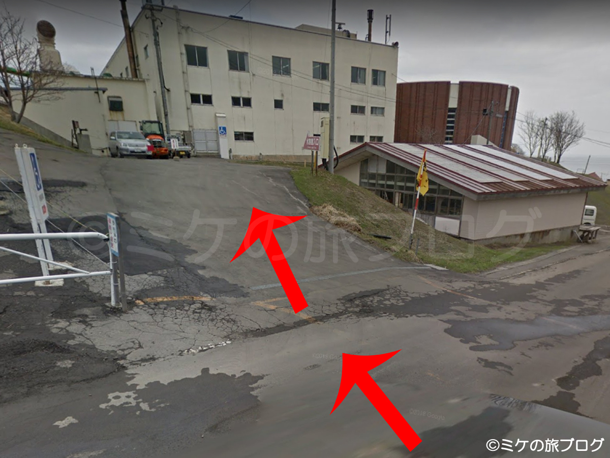 小樽水族館の裏手の入り口。車いす専用駐車場もこちら。