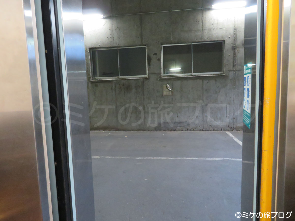 越後湯沢駅の駐車場のエレベーター