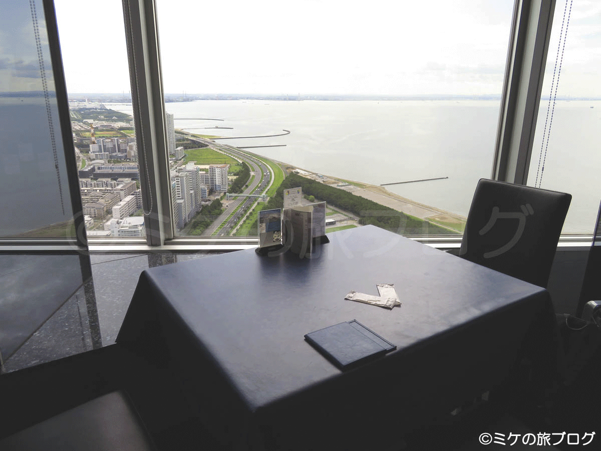 APAホテル東京ベイ幕張のスカイクルーズ マクハリの千葉側の席からの眺望