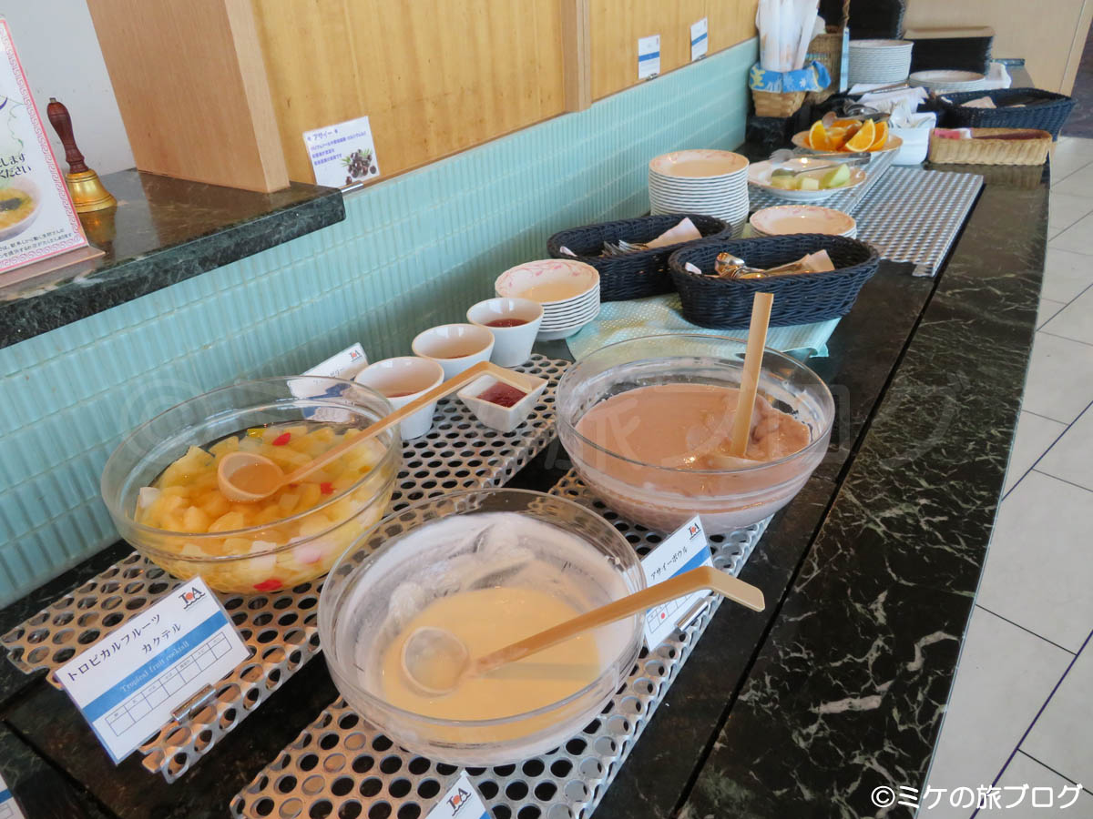 熱海後楽園ホテルのタワー館「TOP・OF・ATAMI 」の朝食ブッフェのデザートコーナー。