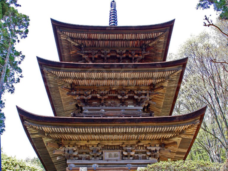 大法寺の国宝三重塔