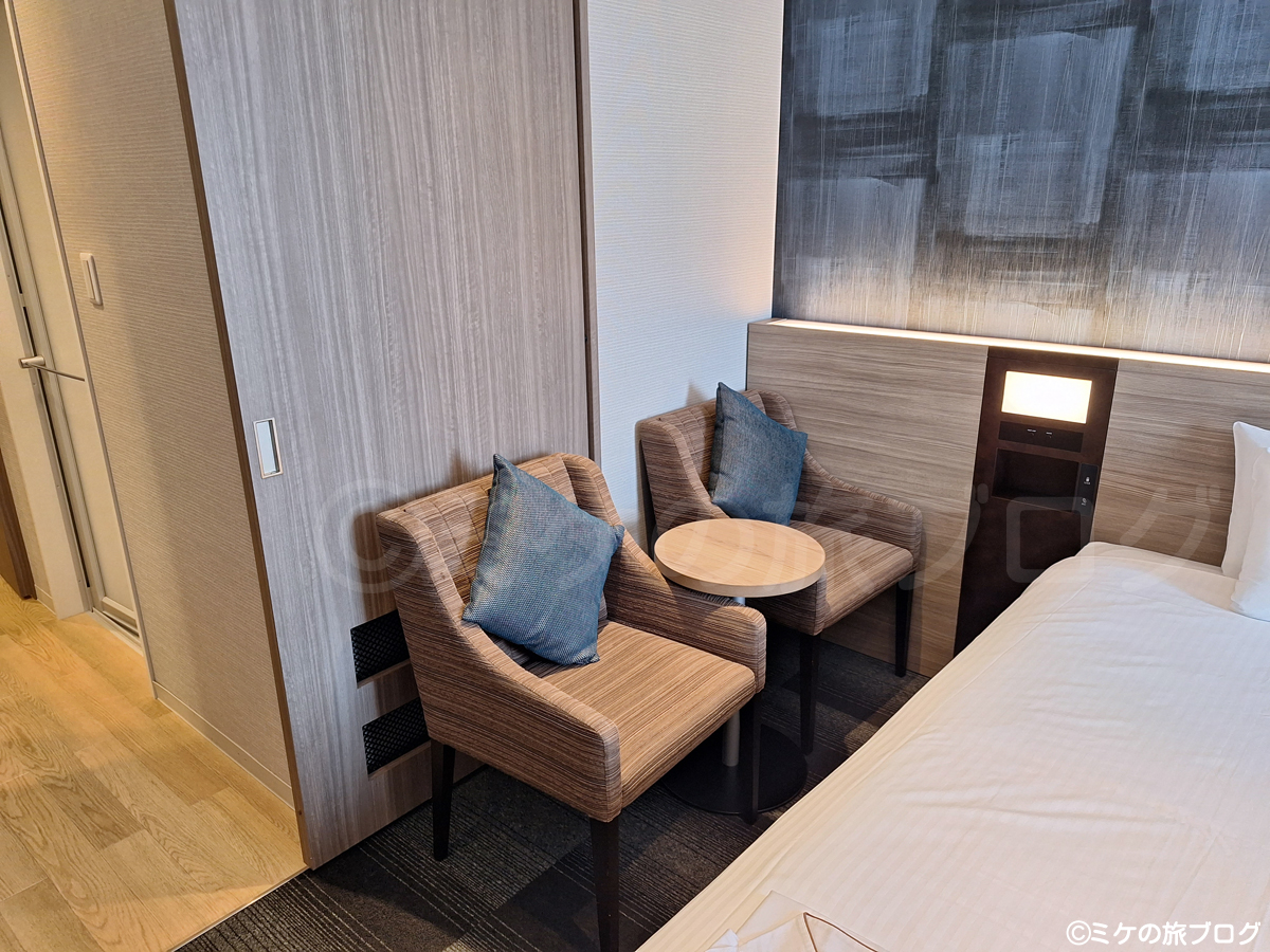 川越東武ホテル ツインルームのカフェテーブル